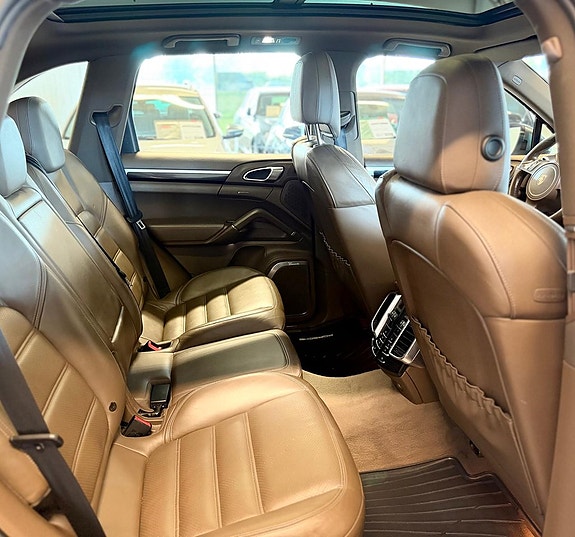 Porsche Cayenne 21 of 23