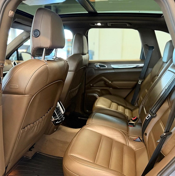 Porsche Cayenne 20 of 23