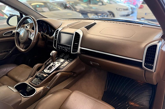 Porsche Cayenne 11 of 23