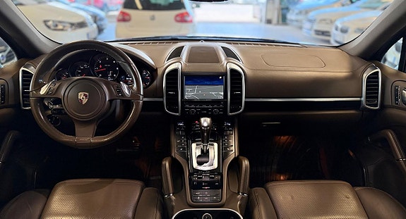 Porsche Cayenne 10 of 23