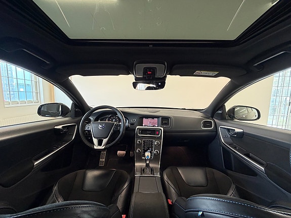 Volvo V60 2 of 28