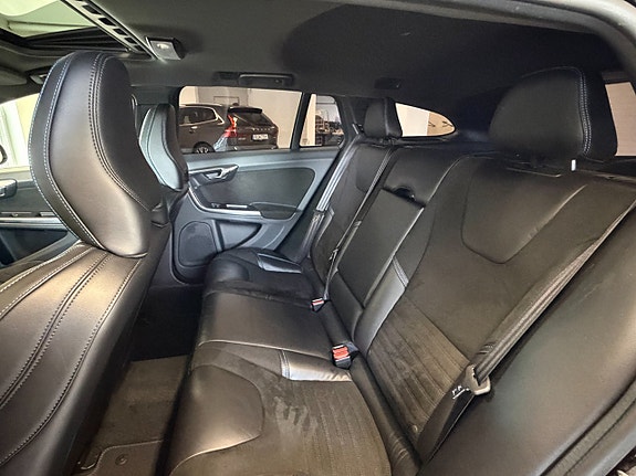 Volvo V60 25 of 28