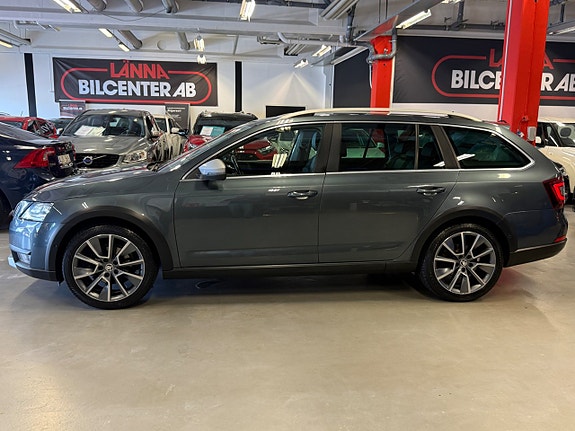 Skoda Octavia Scout 3 of 5