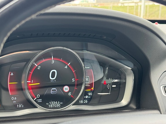 Volvo XC60 7 of 16
