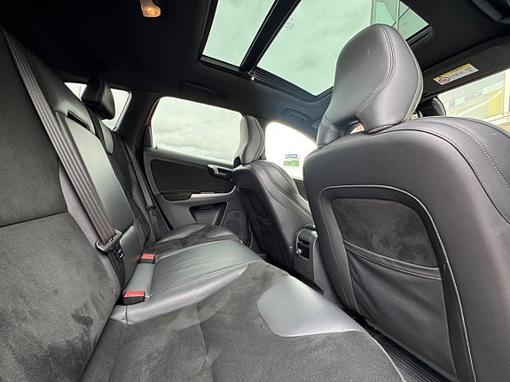 Volvo XC60 13 of 16