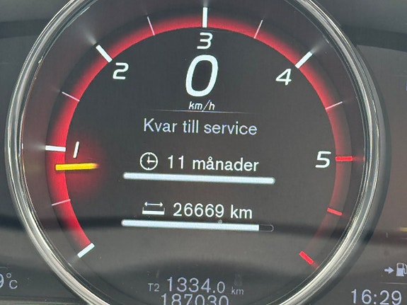 Volvo XC60 11 of 16