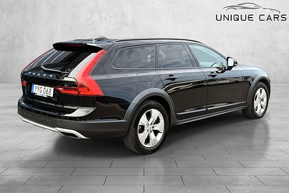 Volvo V90 Cross Country 3 of 5