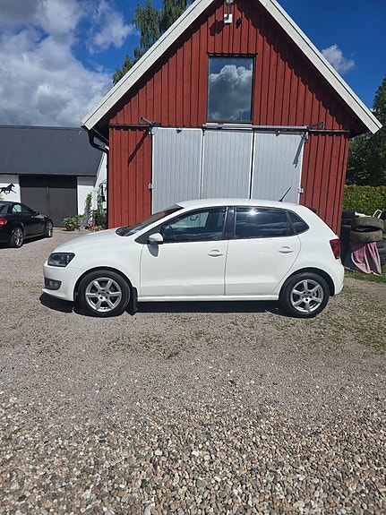 Volkswagen Polo 2 of 5