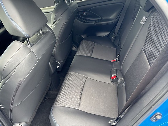 Toyota Yaris 9 of 16