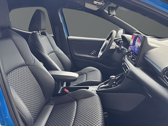 Toyota Yaris 8 of 16