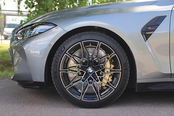BMW M3 4 of 5
