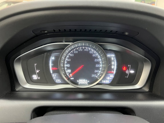 Volvo XC60 23 of 29