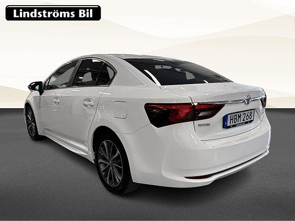 Toyota Avensis 4 of 5
