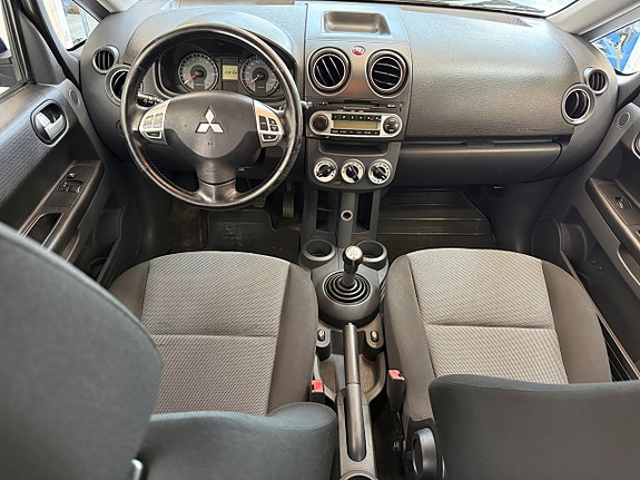 Mitsubishi Colt 7 of 10