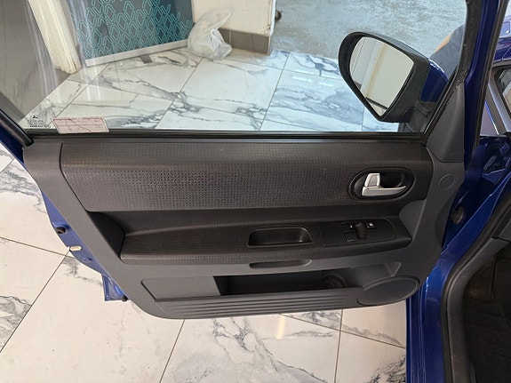 Mitsubishi Colt 6 of 10