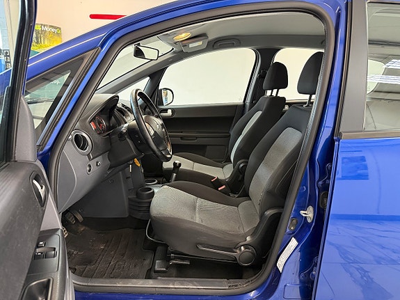 Mitsubishi Colt 8 of 10