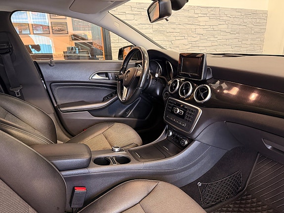 Mercedes-Benz CLA250 13 of 23
