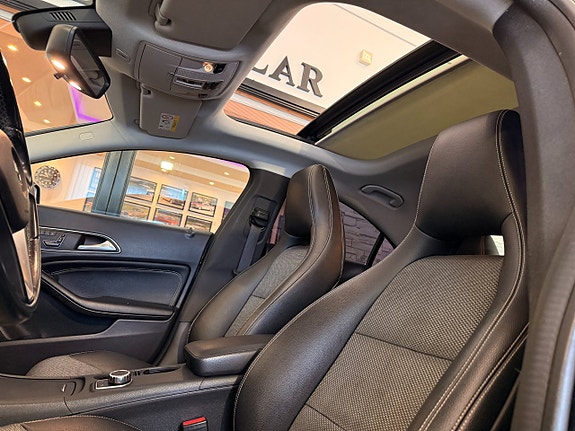 Mercedes-Benz CLA250 15 of 23