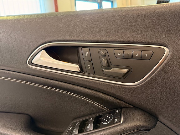Mercedes-Benz CLA250 18 of 23