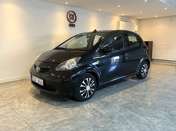 Toyota Aygo 2 of 5