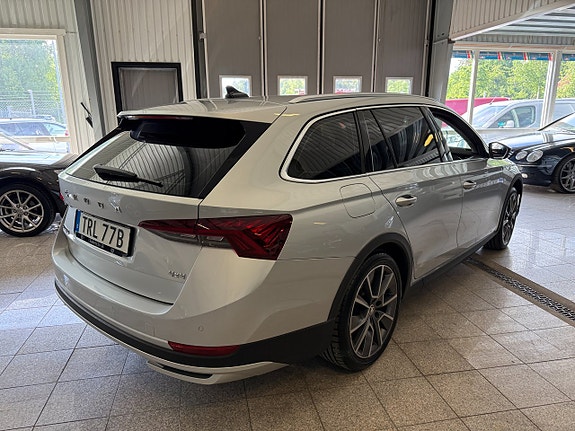 Skoda Octavia Scout 3 of 5