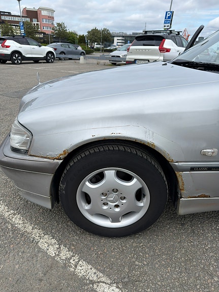 Mercedes-Benz C180 16 of 30