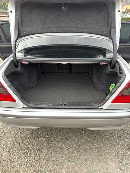 Mercedes-Benz C180 13 of 30