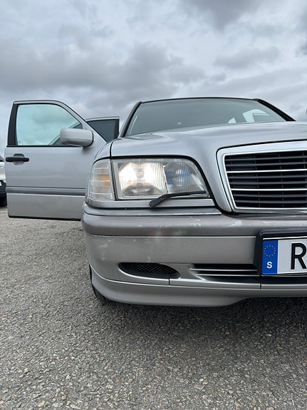 Mercedes-Benz C180 15 of 30