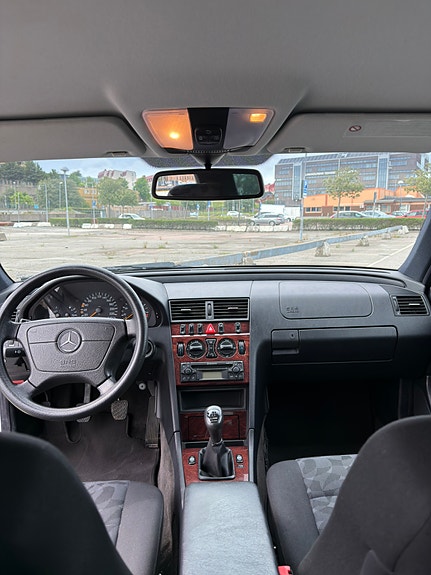 Mercedes-Benz C180 25 of 30