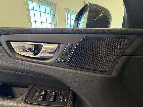 Volvo XC60 9 of 27