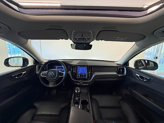 Volvo XC60 2 of 27