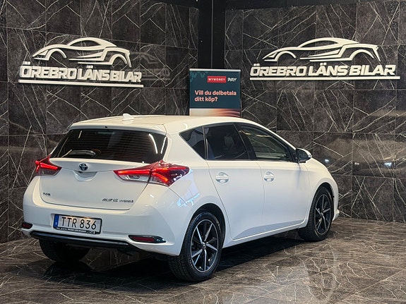 Toyota Auris 8 of 23