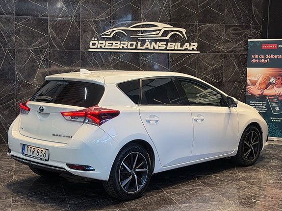 Toyota Auris 6 of 23