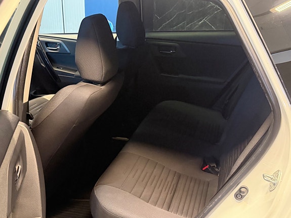 Toyota Auris 14 of 23