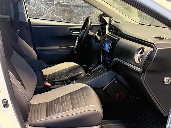 Toyota Auris 15 of 23