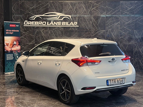 Toyota Auris 5 of 23