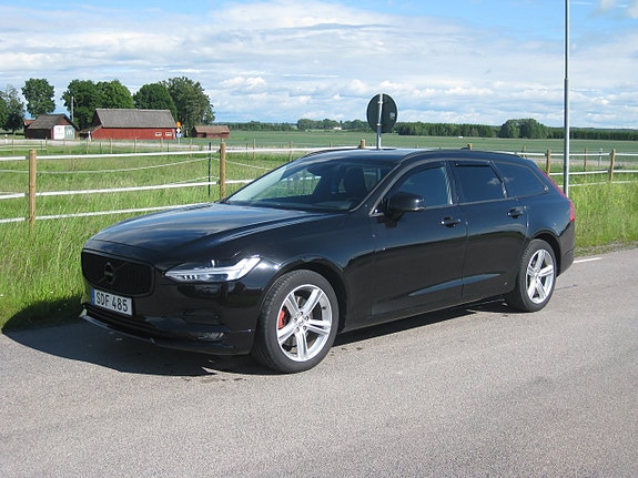 Volvo V90 2 of 5