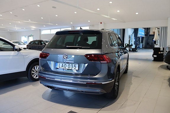 Volkswagen Tiguan 2 of 5