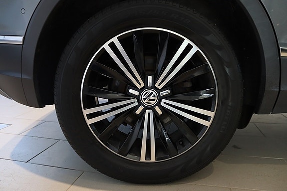 Volkswagen Tiguan 3 of 5