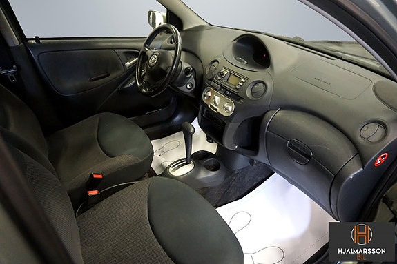 Toyota Yaris 7 of 11