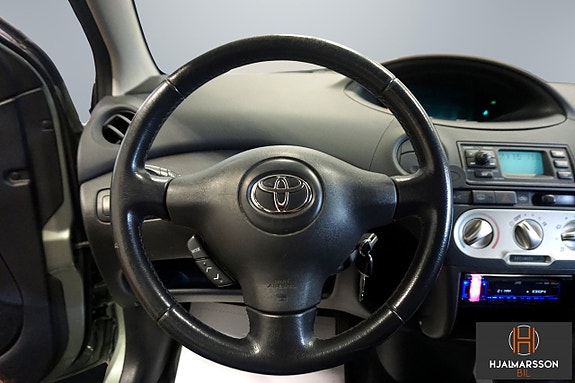 Toyota Yaris 9 of 11