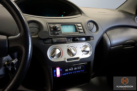 Toyota Yaris 11 of 11