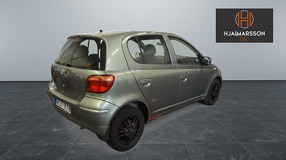 Toyota Yaris 4 of 11
