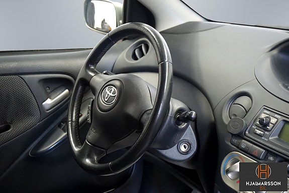 Toyota Yaris 10 of 11