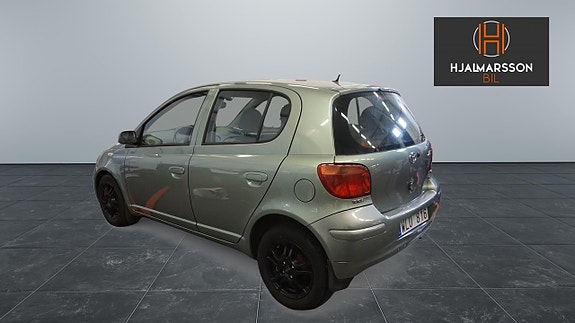 Toyota Yaris 2 of 11