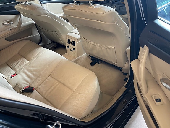 BMW 520i 9 of 14