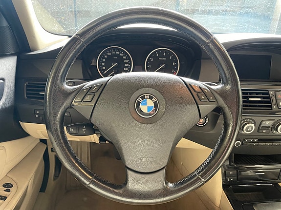 BMW 520i 13 of 14