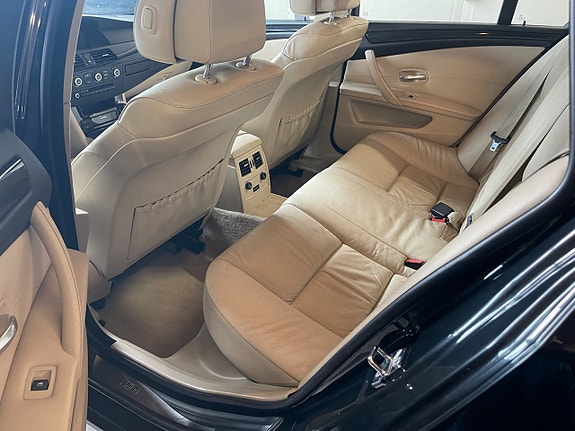 BMW 520i 11 of 14