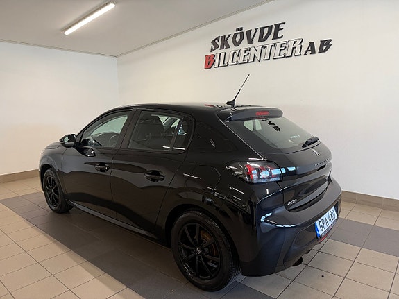 Peugeot 208 3 of 9