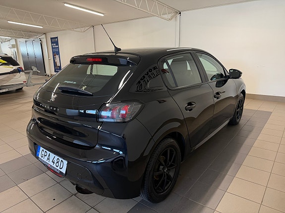 Peugeot 208 4 of 9